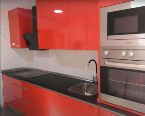 Reforma de Cocina Brillo Urbano Rojo en Zaragoza
